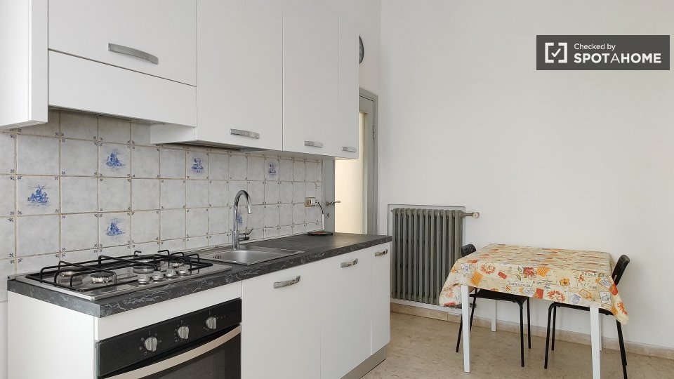 Immagine 7 di Camera condivisa in affitto  in Via Eugenio Villoresi a Inveruno