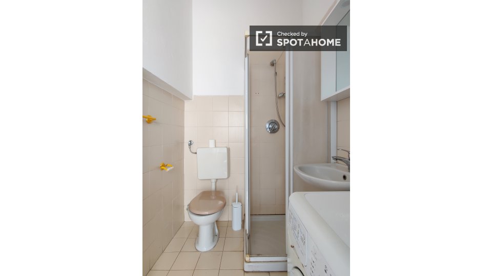 Immagine 9 di Camera condivisa in affitto  in Via Eugenio Villoresi a Inveruno