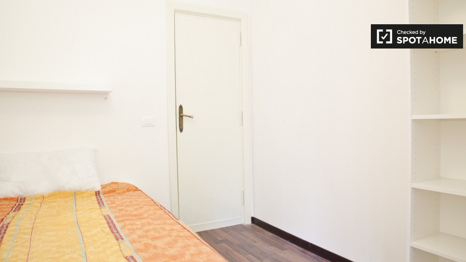 Immagine 14 di Camera condivisa in affitto  in Via Temistocle Calzecchi Onesti a Roma