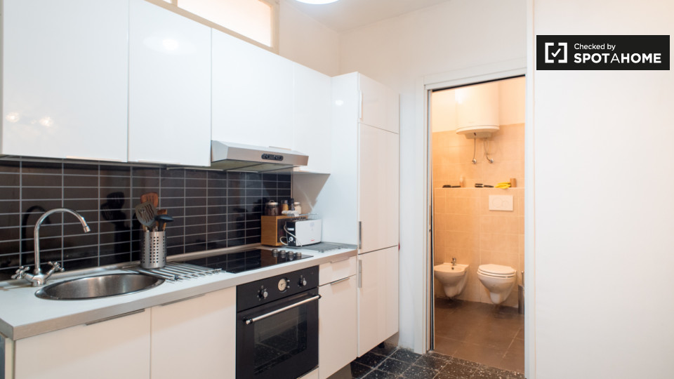 Immagine 9 di Camera condivisa in affitto  in Via Casilina a Roma