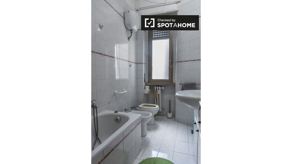 Immagine 10 di Camera condivisa in affitto  in Via Bartolomeo Colleoni a Roma