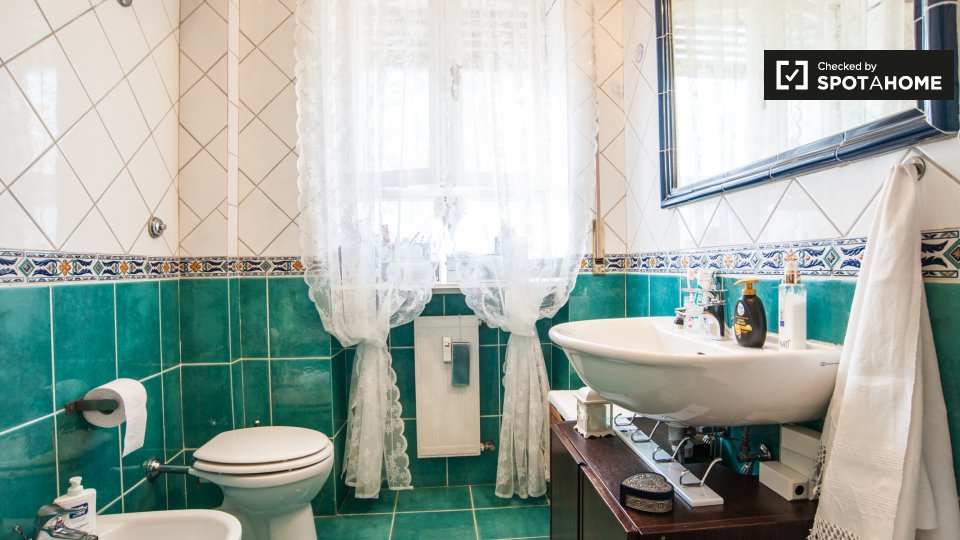 Immagine 18 di Camera condivisa in affitto  in Via Giuseppe Allievo, 00135 Roma RM, Italy a Roma