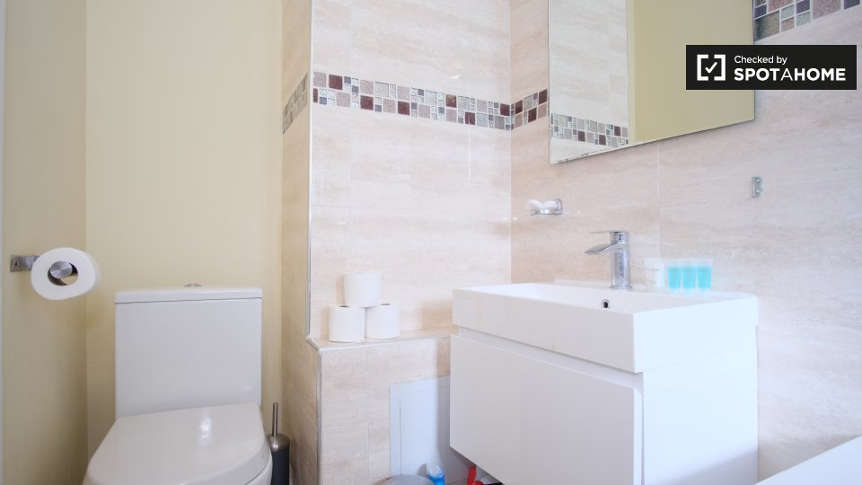 Immagine 11 di Ufficio in affitto  in Flat a 