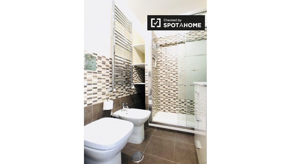 Immagine 16 di Camera condivisa in affitto  in Via Valdarno a Roma