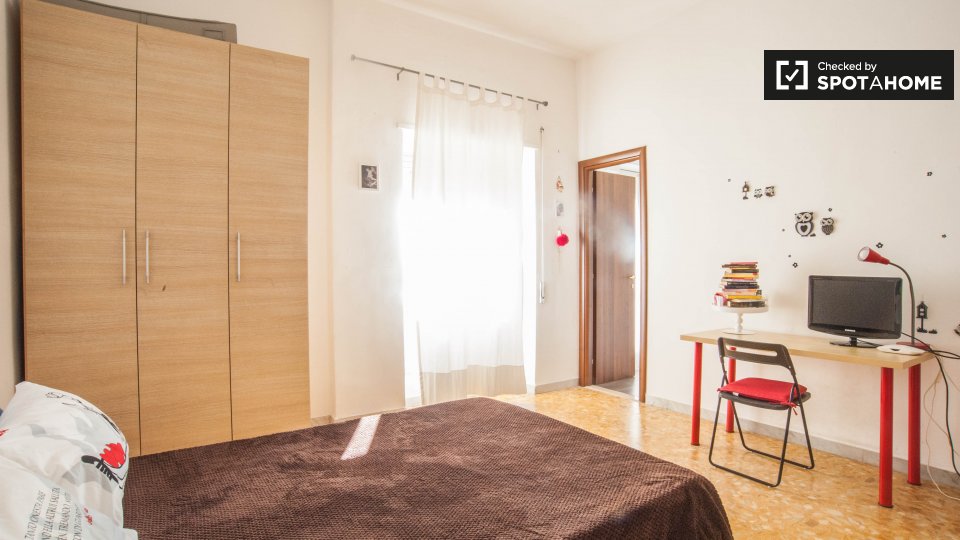 Immagine 3 di Camera condivisa in affitto  in Piazza San Giovanni Bosco a Roma