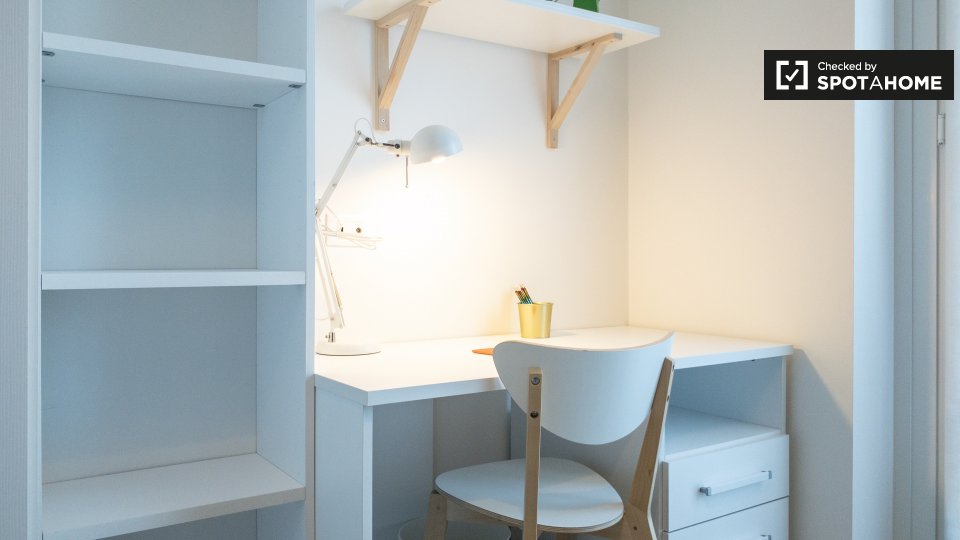 Immagine 4 di Camera condivisa in affitto  in Via Giacomo Antonini a Milano