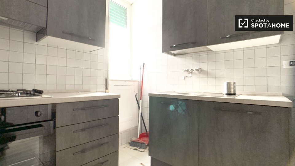 Immagine 7 di Appartamento in affitto  in Viale dei Quattro Venti, 00152 Roma RM, Italy a Roma