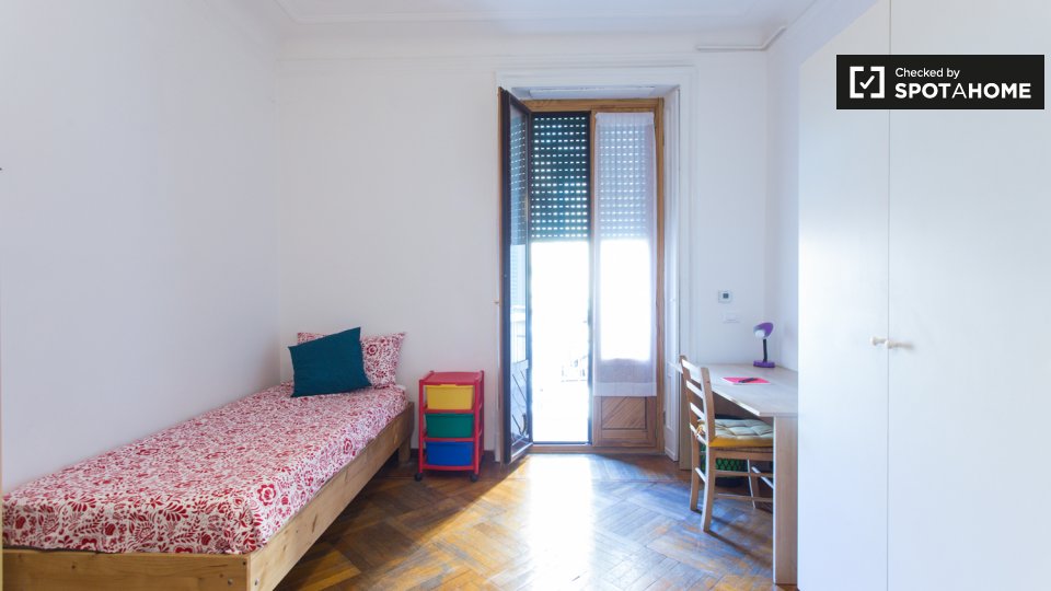 Immagine 18 di Camera condivisa in affitto  in Viale Campania a Milano