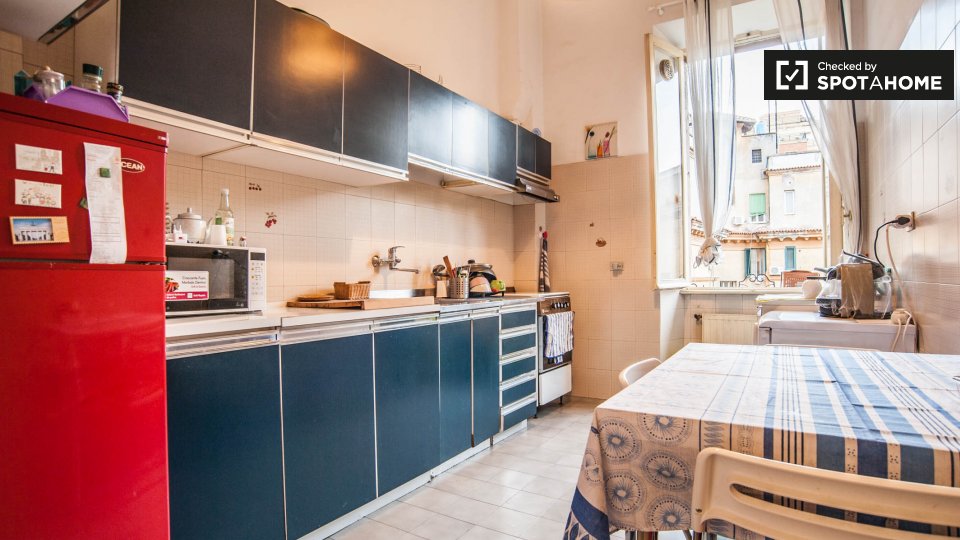 Immagine 11 di Camera condivisa in affitto  in Piazza Melozzo da Forlì, 00196 Roma RM, Italy a Roma