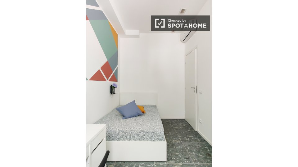 Immagine 2 di Camera condivisa in affitto  in Via Monte S. Genesio a Milano