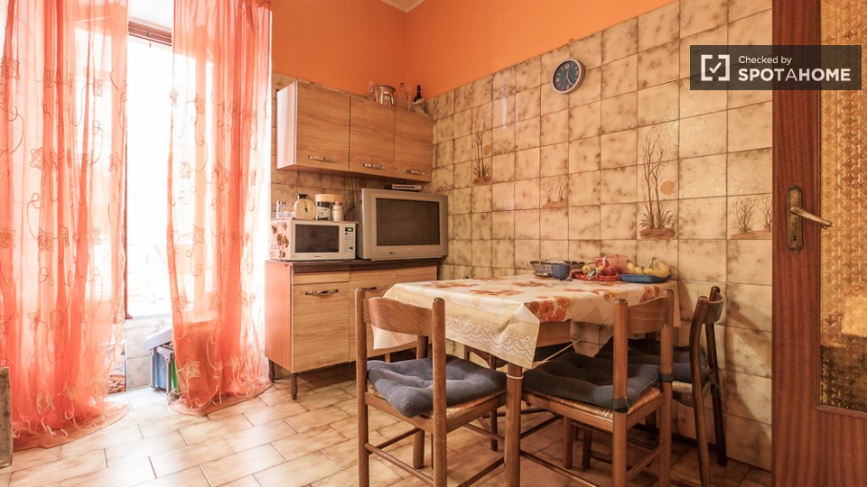 Immagine 6 di Camera condivisa in affitto  in Via Mecenate a Roma