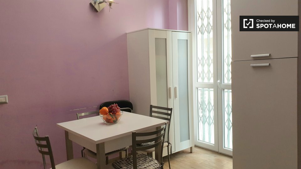 Immagine 2 di Appartamento in affitto  in Via Bordighera a Milano