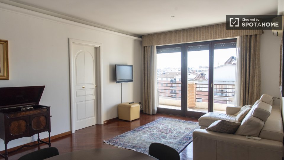 Immagine 5 di Camera condivisa in affitto  in Via Gian Antonio Maggi a Roma