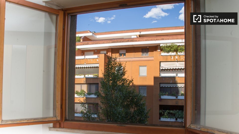 Immagine 3 di Camera condivisa in affitto  in Via Nicola Romeo a Milano