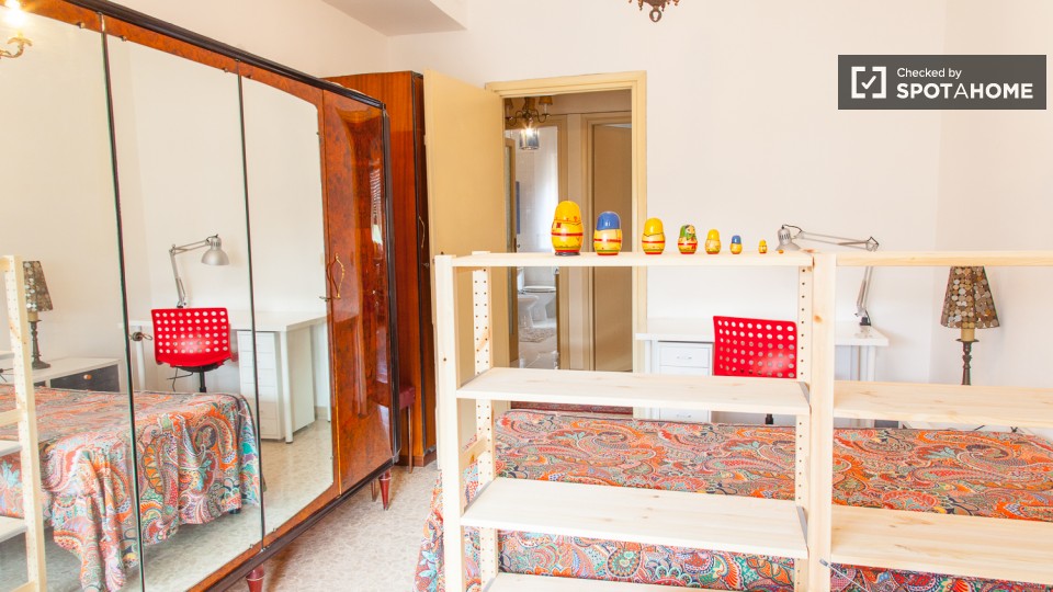 Immagine 11 di Camera condivisa in affitto  in Via Val Padana a Roma