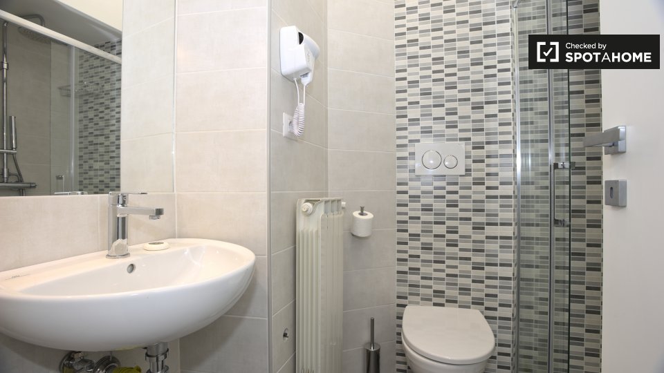 Immagine 10 di Appartamento in affitto  in Via Alessandria a Roma