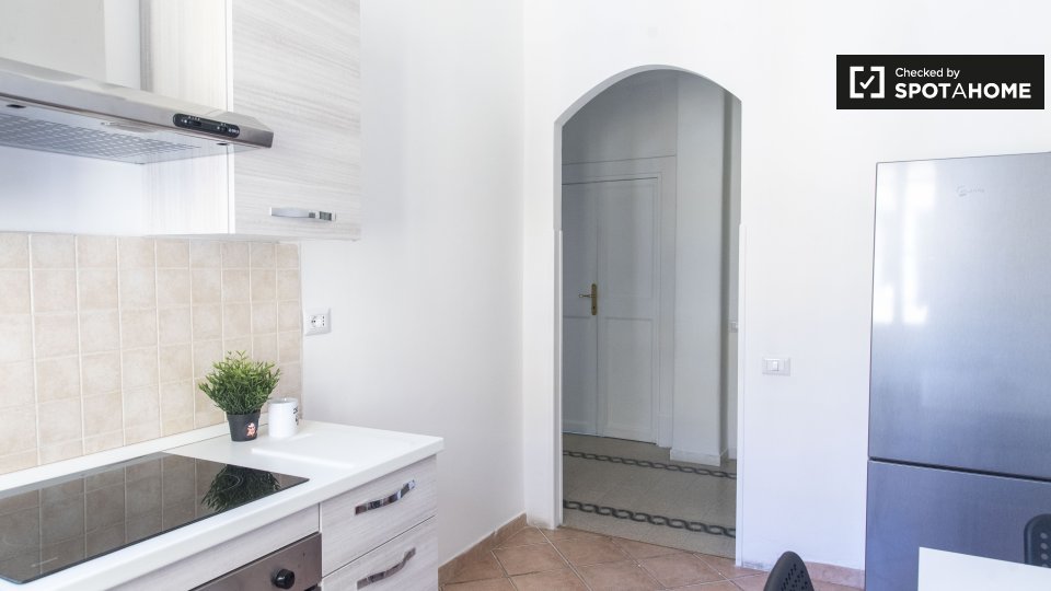 Immagine 4 di Camera condivisa in affitto  in Via Costantino Corvisieri a Roma