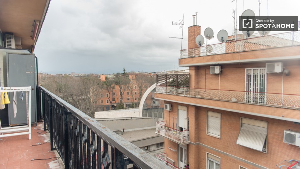 Immagine 18 di Camera condivisa in affitto  in Via Caprese a Roma