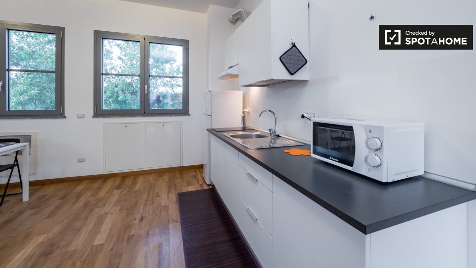 Immagine 2 di Ufficio in affitto  in Via Enrico Cosenz a Milano