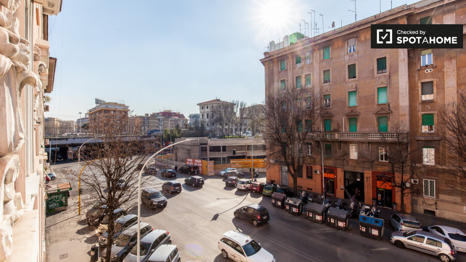 Immagine 19 di Camera condivisa in affitto  in Via Ettore Rolli a Roma