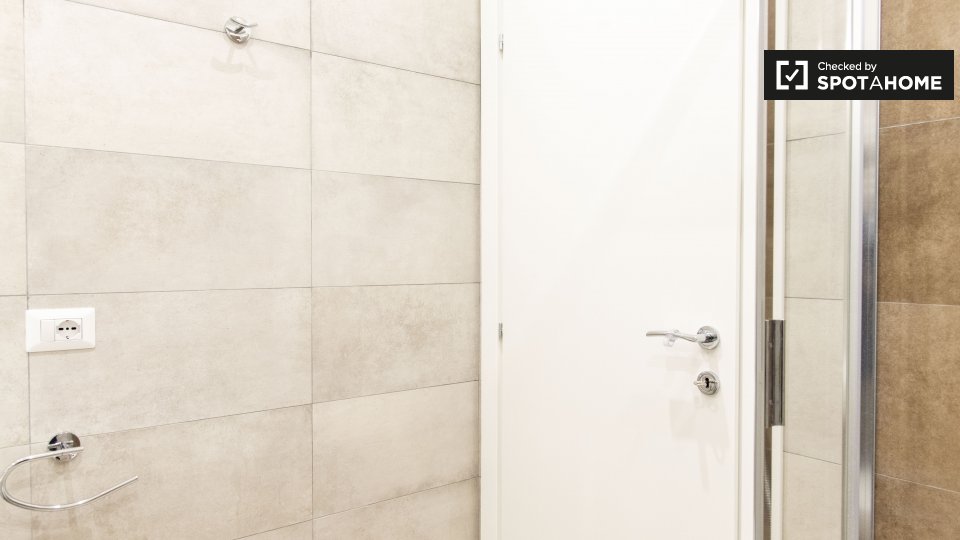 Immagine 11 di Appartamento in affitto  in Via Alessandria a Roma