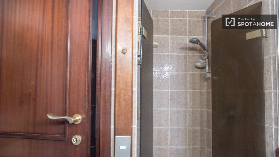 Immagine 14 di Camera condivisa in affitto  in Via Caprese a Roma