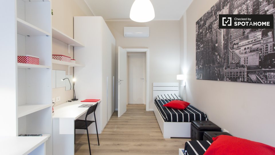 Immagine 1 di Camera condivisa in affitto  in Via Disciplini, 20123 Milano MI, Italy a Milano