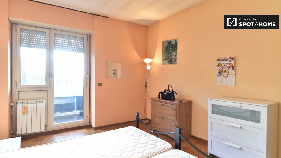 Immagine 3 di Camera condivisa in affitto  in Viale dei Caduti Nella Guerra di Liberazione a Roma