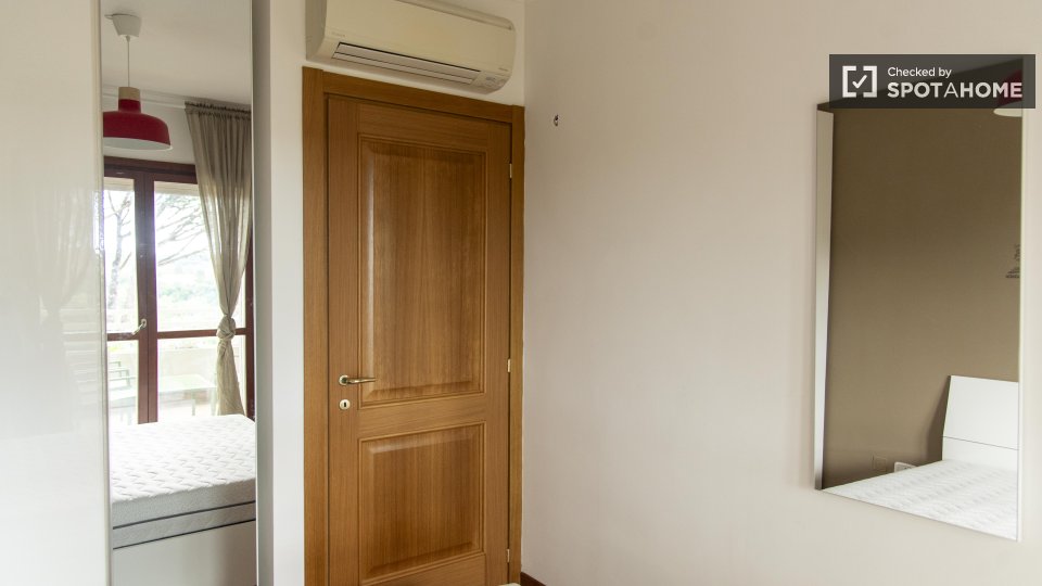 Immagine 10 di Appartamento in affitto  in Via Saronno a Roma