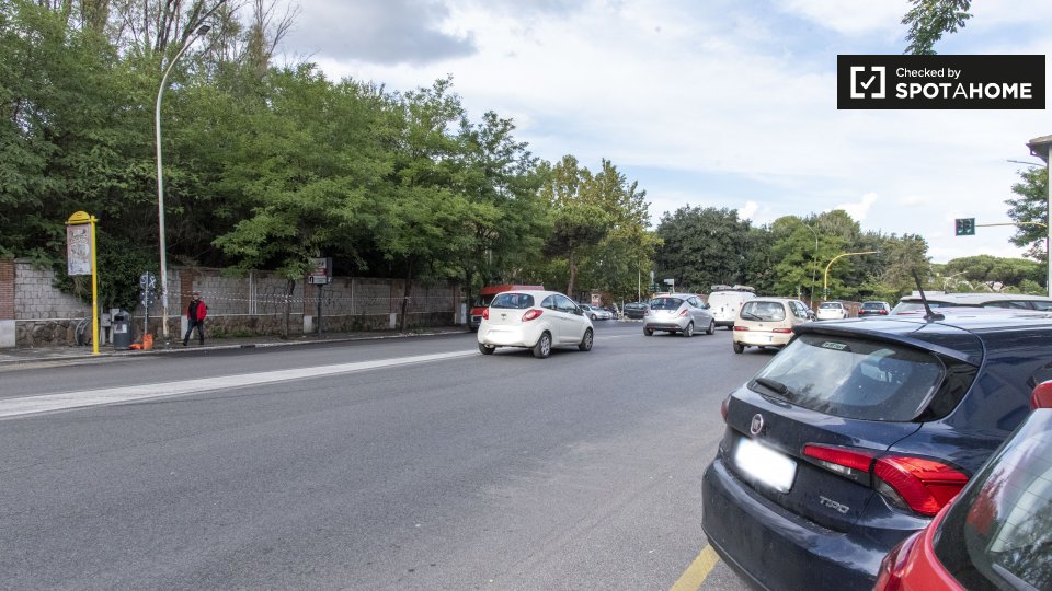 Immagine 19 di Camera condivisa in affitto  in Via Portuense a Roma