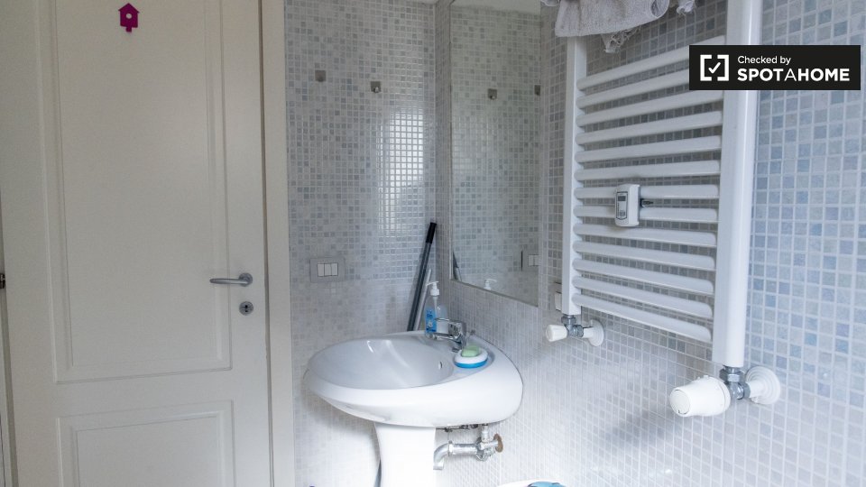 Immagine 14 di Camera condivisa in affitto  in Via Baldassarre Orero, 00159 Roma RM, Italy a Roma