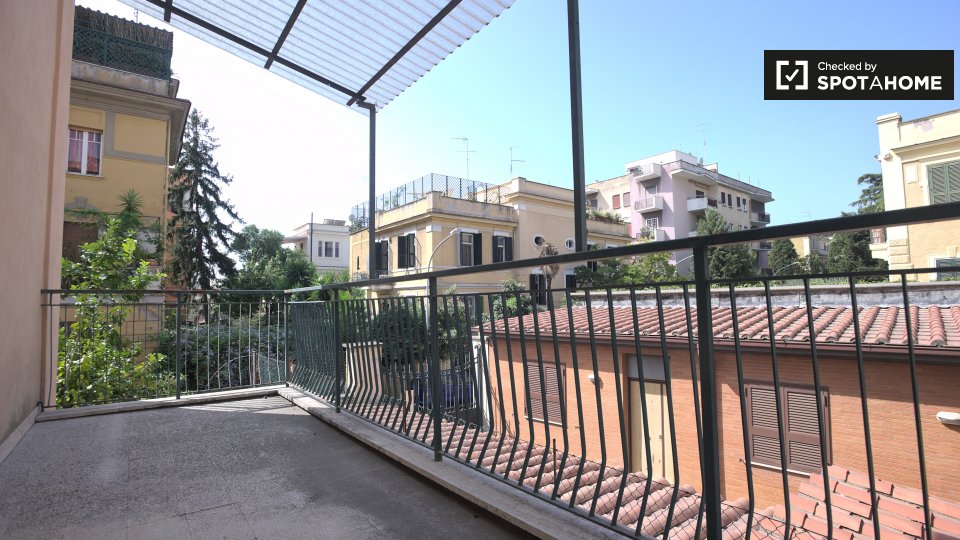 Immagine 4 di Camera condivisa in affitto  in Via Annibal Caro a Roma