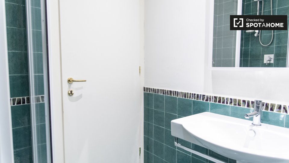 Immagine 16 di Appartamento in affitto  in Via Druso a Roma