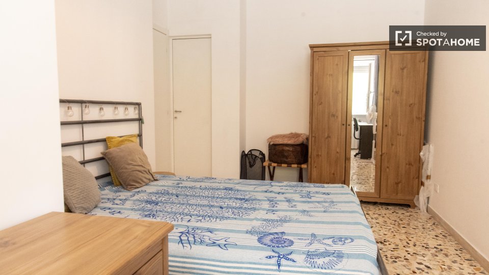 Immagine 1 di Camera condivisa in affitto  in Via Raimondo Montecuccoli a Roma