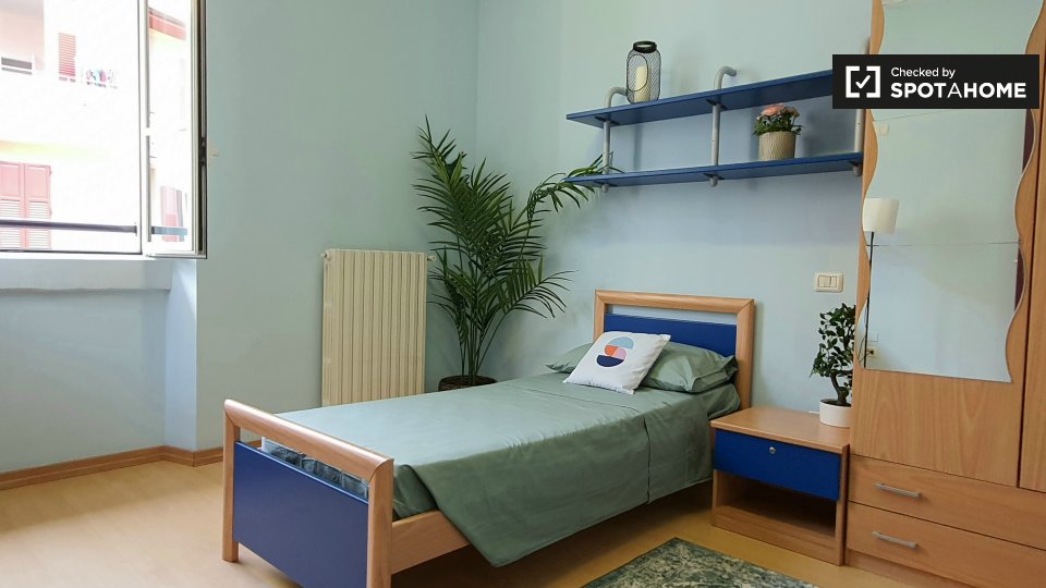 Immagine 1 di Camera condivisa in affitto  in Via Anton Giulio Barrili a Milano