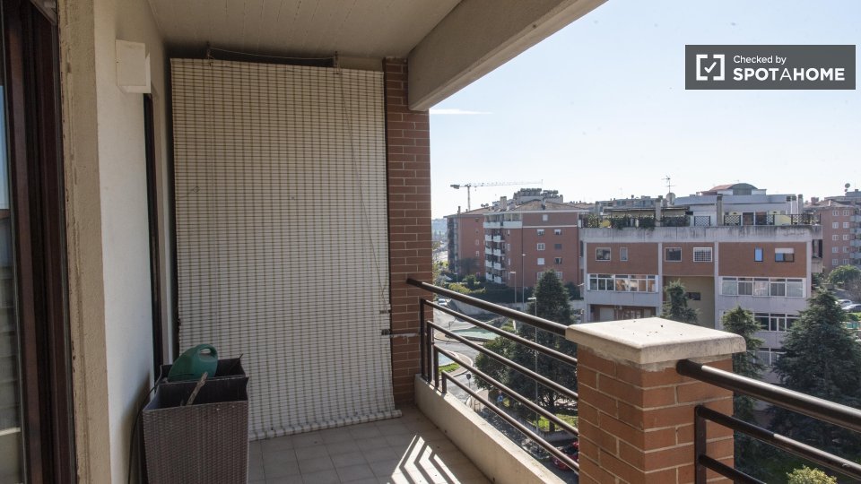 Immagine 9 di Camera condivisa in affitto  in Via Gian Antonio Maggi a Roma