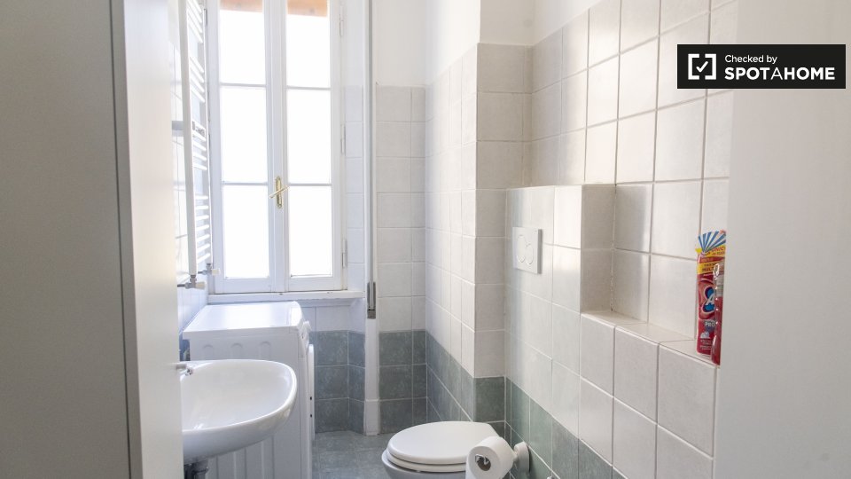 Immagine 6 di Camera condivisa in affitto  in Via Costantino Corvisieri a Roma