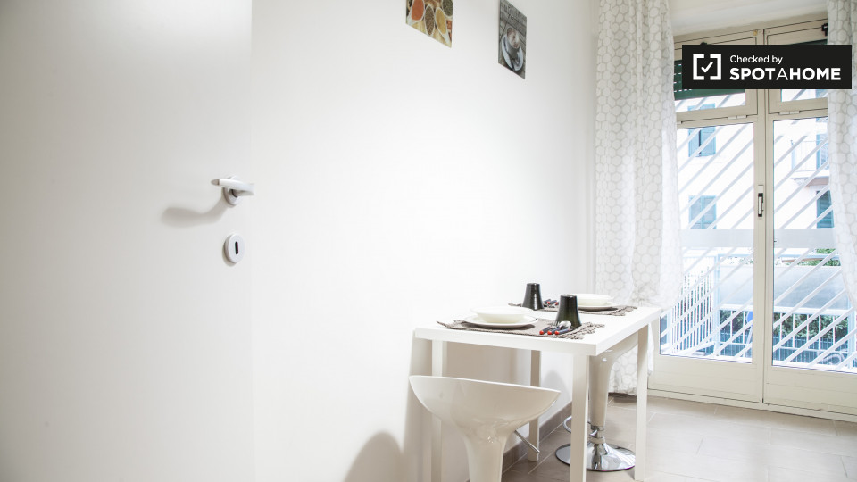 Immagine 8 di Camera condivisa in affitto  in Via Lattanzio a Roma