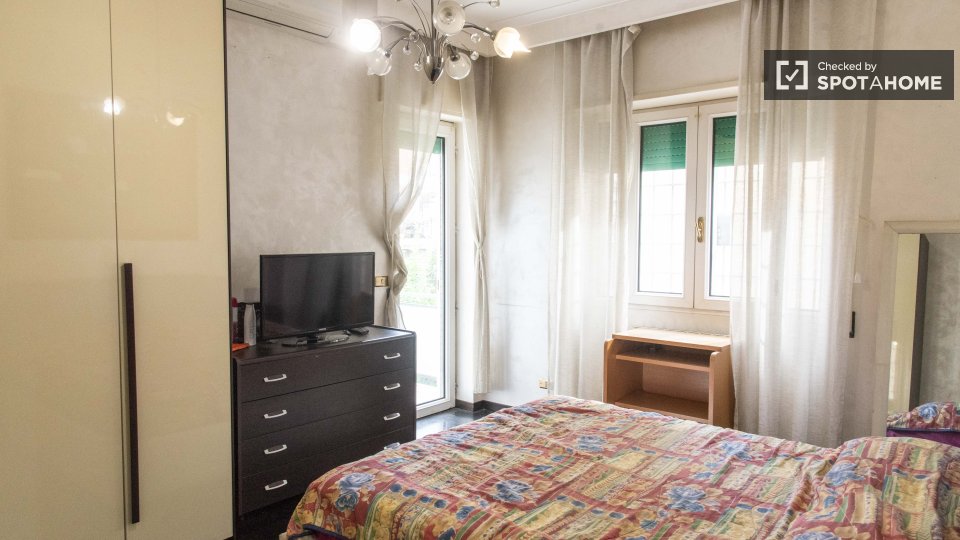 Immagine 19 di Camera condivisa in affitto  in Via di Torrevecchia a Roma