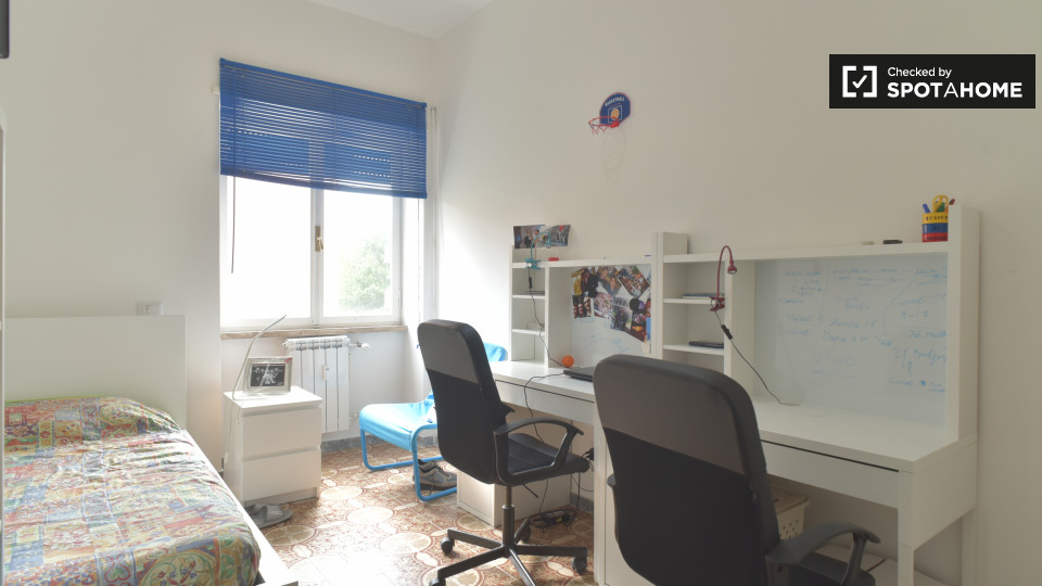 Immagine 16 di Camera condivisa in affitto  in Via Filippo Eredia a Roma