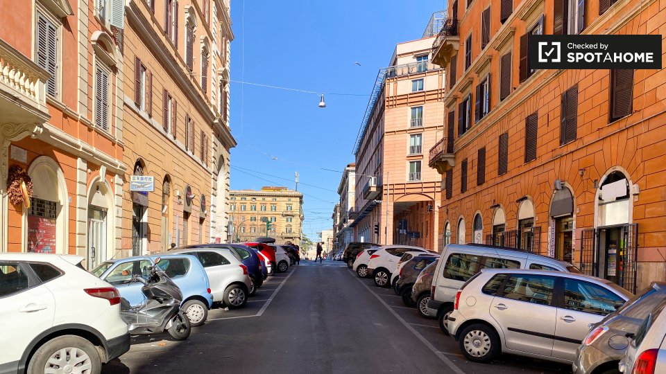 Immagine 19 di Camera condivisa in affitto  in Piazza Vittorio Emanuele II a Roma
