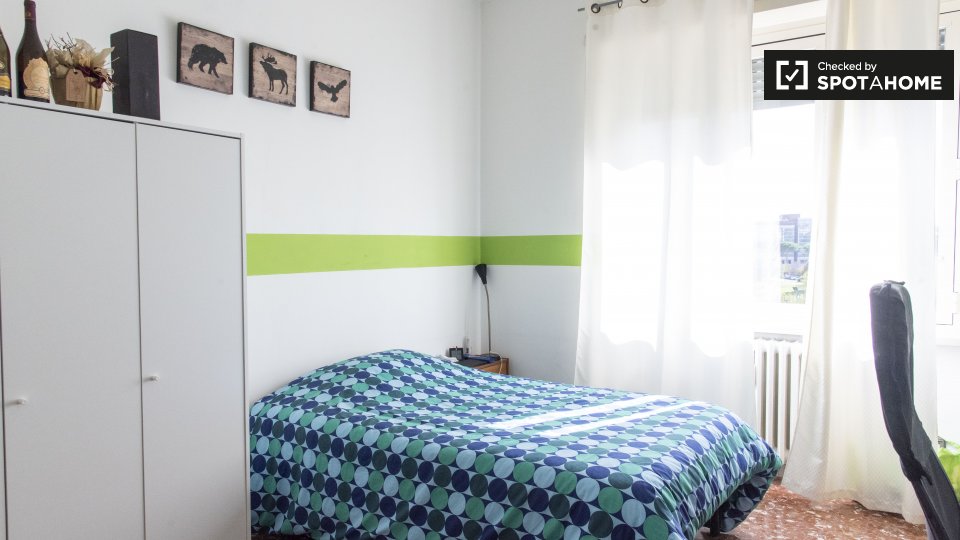 Immagine 19 di Camera condivisa in affitto  in Viale Palmiro Togliatti a Roma