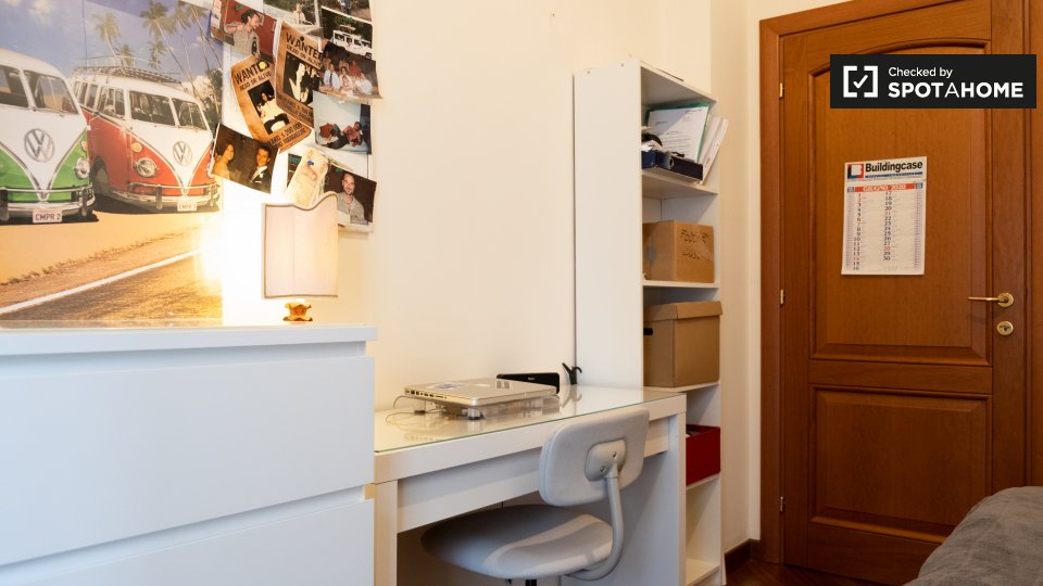 Immagine 3 di Camera condivisa in affitto  in Via Bonaventura Cerretti a Roma