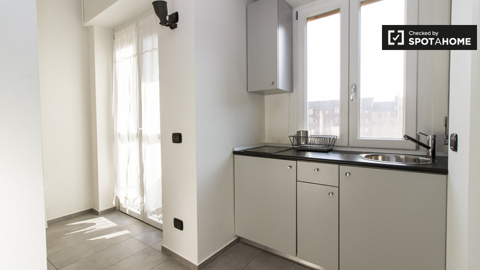 Immagine 13 di Ufficio in affitto  in Via Lorenteggio a Milano