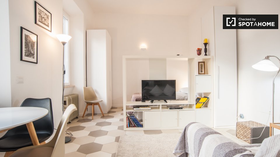 Immagine 2 di Ufficio in affitto  in Via delle Fornaci, 00165 Roma RM, Italy a Roma