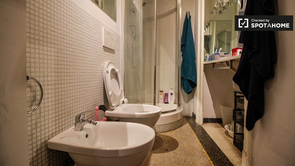 Immagine 18 di Camera condivisa in affitto  in Corso S. Maurizio a Torino