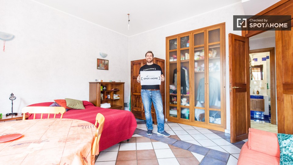 Immagine 10 di Camera condivisa in affitto  in Via Corinto a Roma