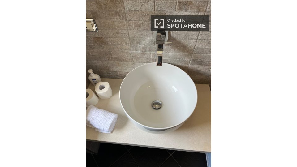 Immagine 10 di Camera condivisa in affitto  in Via Carmelo Onorato a Genova