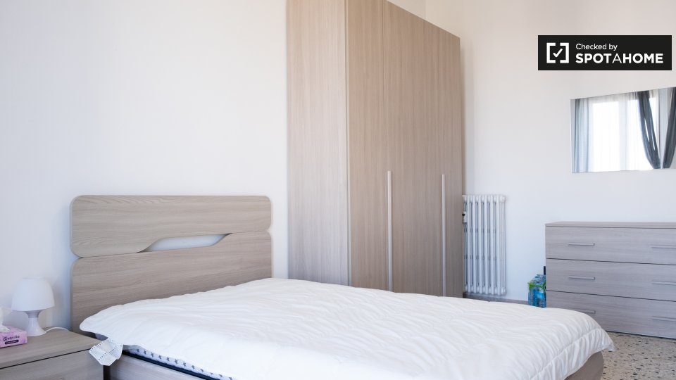 Immagine 8 di Camera condivisa in affitto  in Viale dei Salesiani a Roma