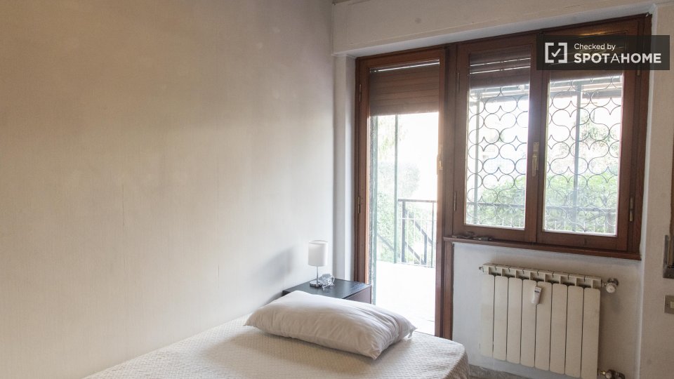 Immagine 11 di Camera condivisa in affitto  in Via dei Radiotelegrafisti a Roma